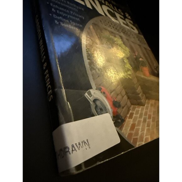 Black and Decker the Complete Guide to Garden Walls and Fences WITHDRAWN LIBRARY - Picture 3 of 5